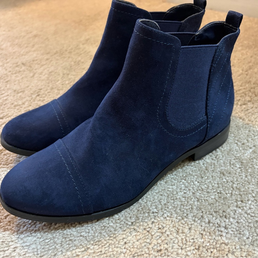 Women’s Navy Chelsea Boots